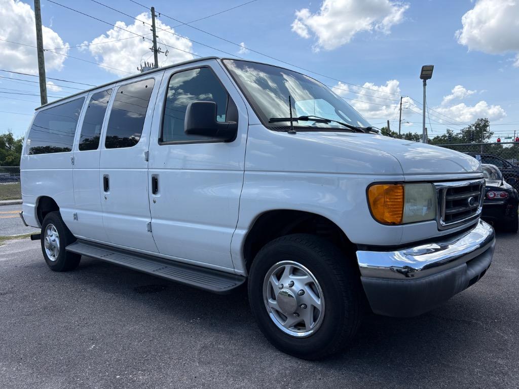 2006 Ford E-Series E-350 Chateau Super Duty's photo