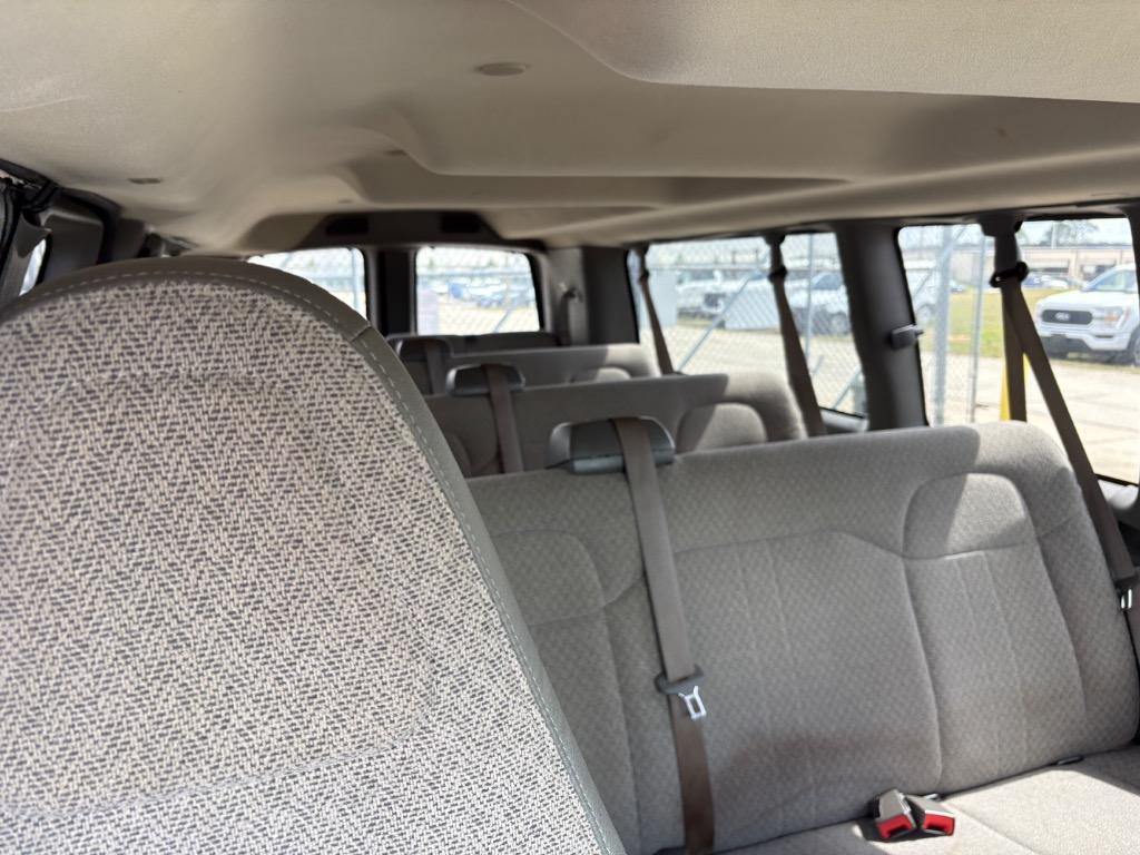 2020 Chevrolet Express Passenger LT - Photo 6