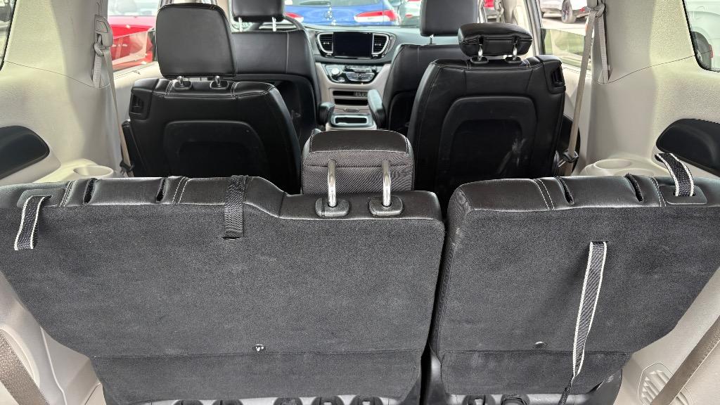 2024 Chrysler Pacifica Touring L - Photo 7