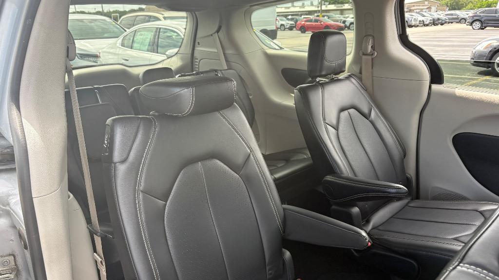 2024 Chrysler Pacifica Touring L - Photo 6