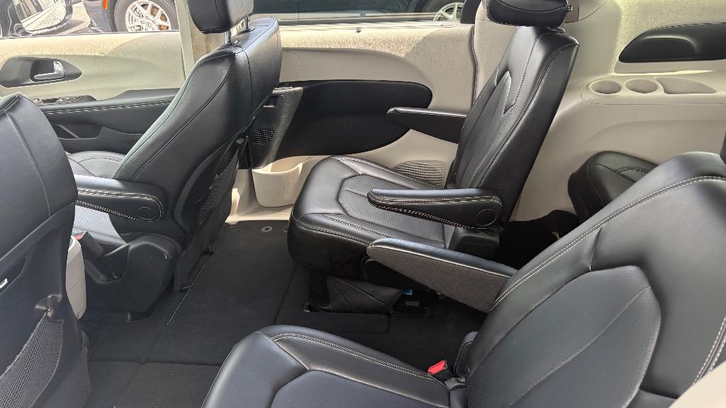 2024 Chrysler Pacifica Touring L - Photo 8